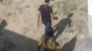 الأخ غير الشقيق يمارس الجنس مع أخته الساخنة أثناء لعب ألعاب الفيديو مساج ياباني سكسي